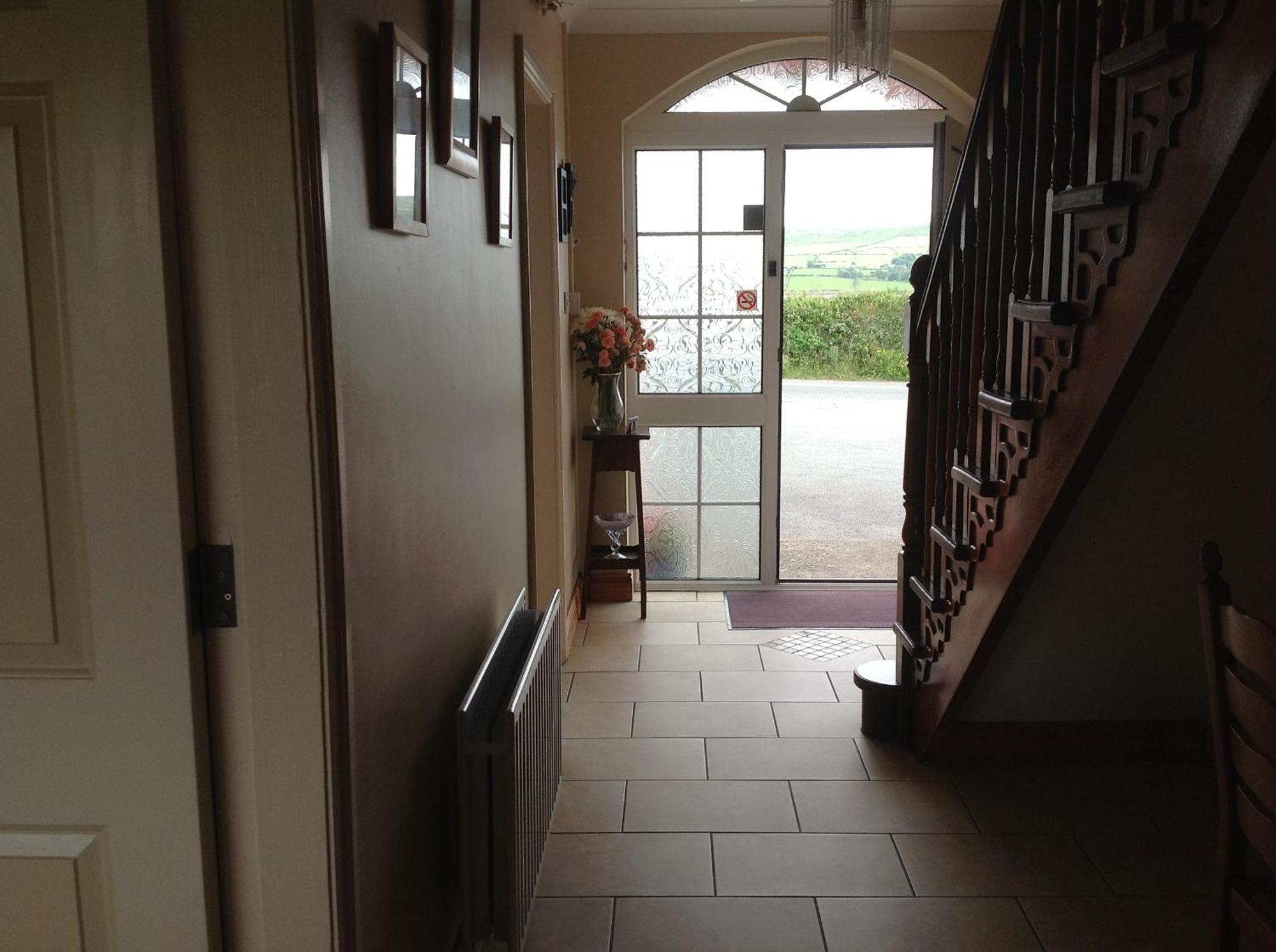 Bed and Breakfast Brownes Emlagh East Экстерьер фото